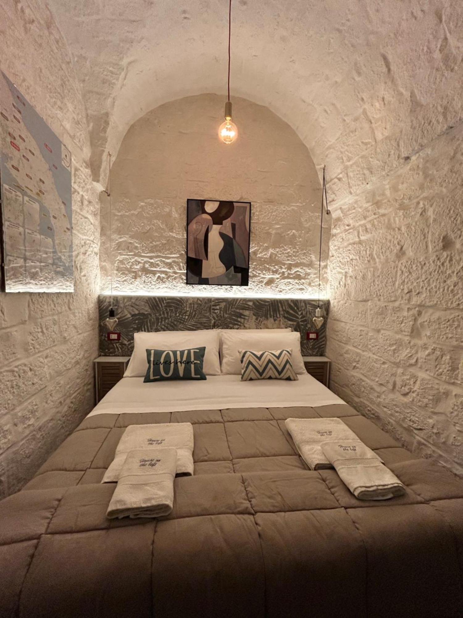 Casa Vacanze “House On The Left” Ceglie Messapica Extérieur photo